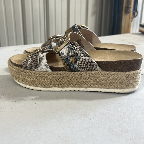 Just fab, size 7.5, tan, blue, black, white, gold - Picture 2 of 4